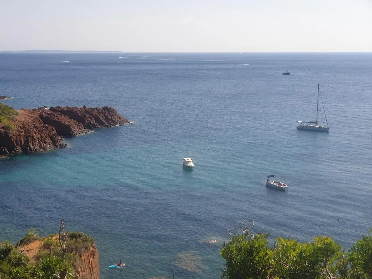 Fréjus plage T2, piscine, parking, plages à 200m France
