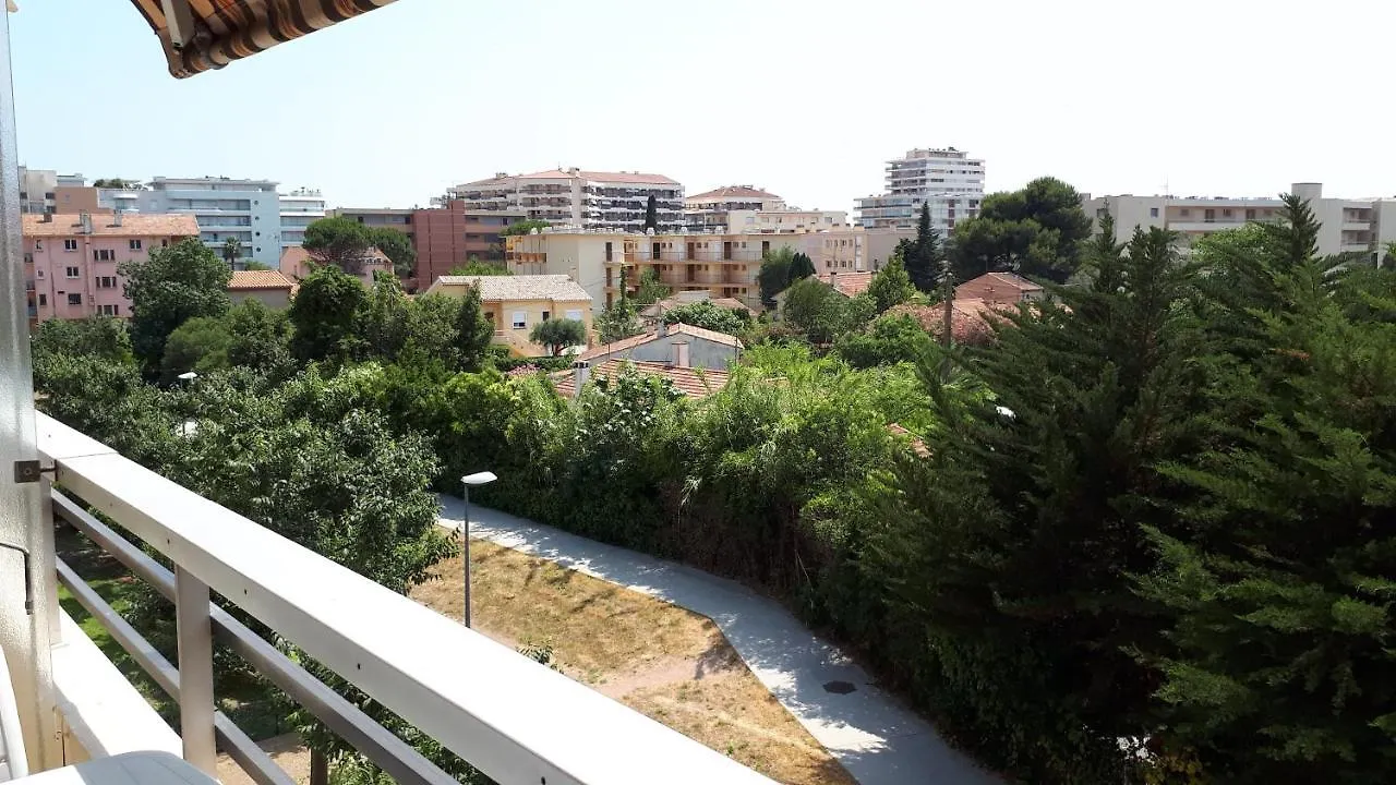 Appartement Fréjus plage T2, piscine, parking, plages à 200m France
